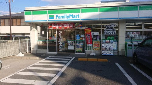 コンビニ　ファミリーマート 楠あじま三丁目店（コンビニ）まで638m
