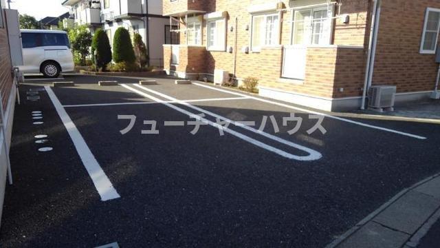 駐車場　駐車場に車を止められます