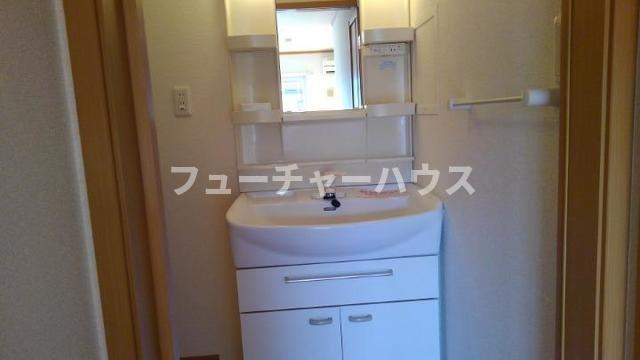 洗面設備　コンパクトで使いやすい洗面所