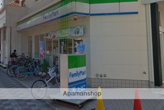 コンビニ　ファミリーマート（コンビニ）まで240m