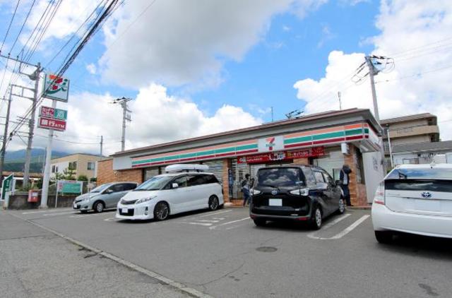 コンビニ　セブンイレブン秦野戸川店（コンビニ）まで860m