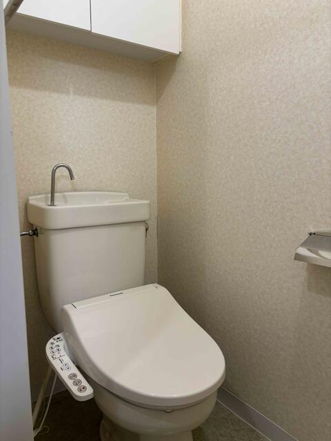 トイレ　温水洗浄便座付き