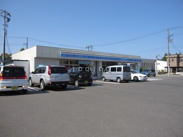 コンビニ　ローソン青森勝田店（コンビニ）まで592m