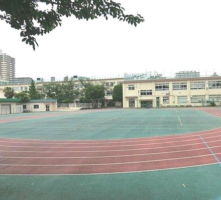 小学校　豊島区立 西巣鴨小学校（小学校）まで678m