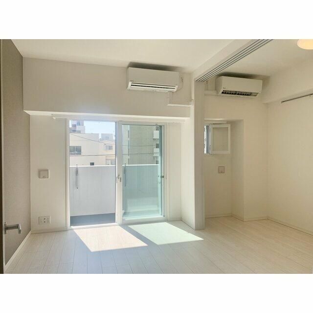 居室・リビング　☆明るい居間☆