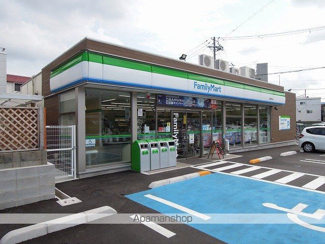 コンビニ　ファミリーマート（コンビニ）まで568m