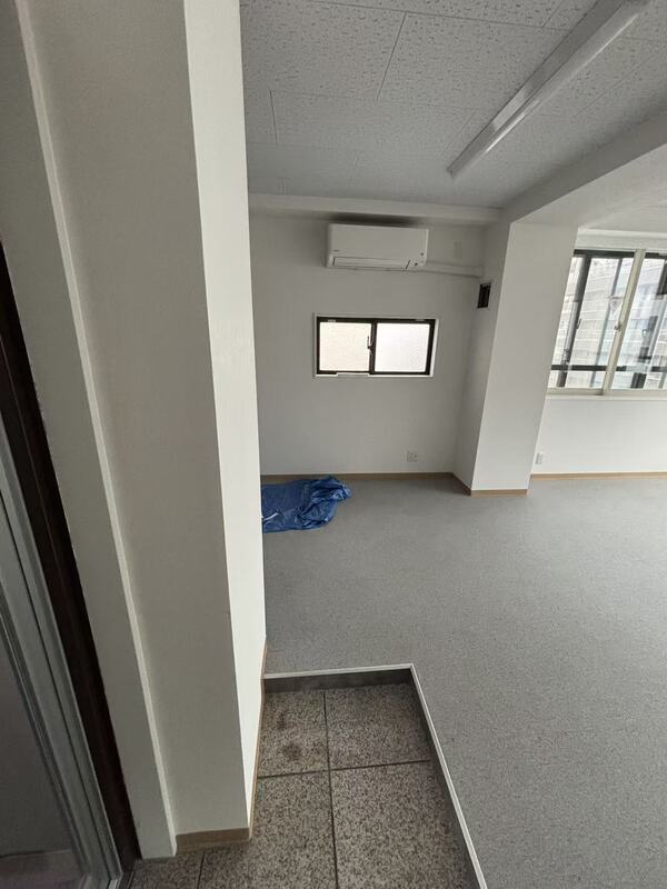 日本屋ビルの玄関写真