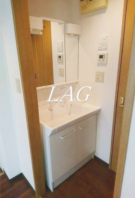 洗面設備　独立洗面台です。