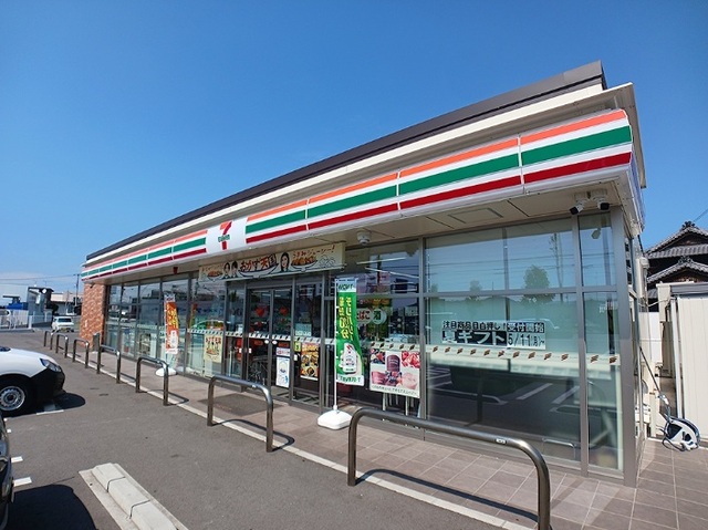 コンビニ　セブンイレブン中央ＩＣ北店さん（コンビニ）まで450m