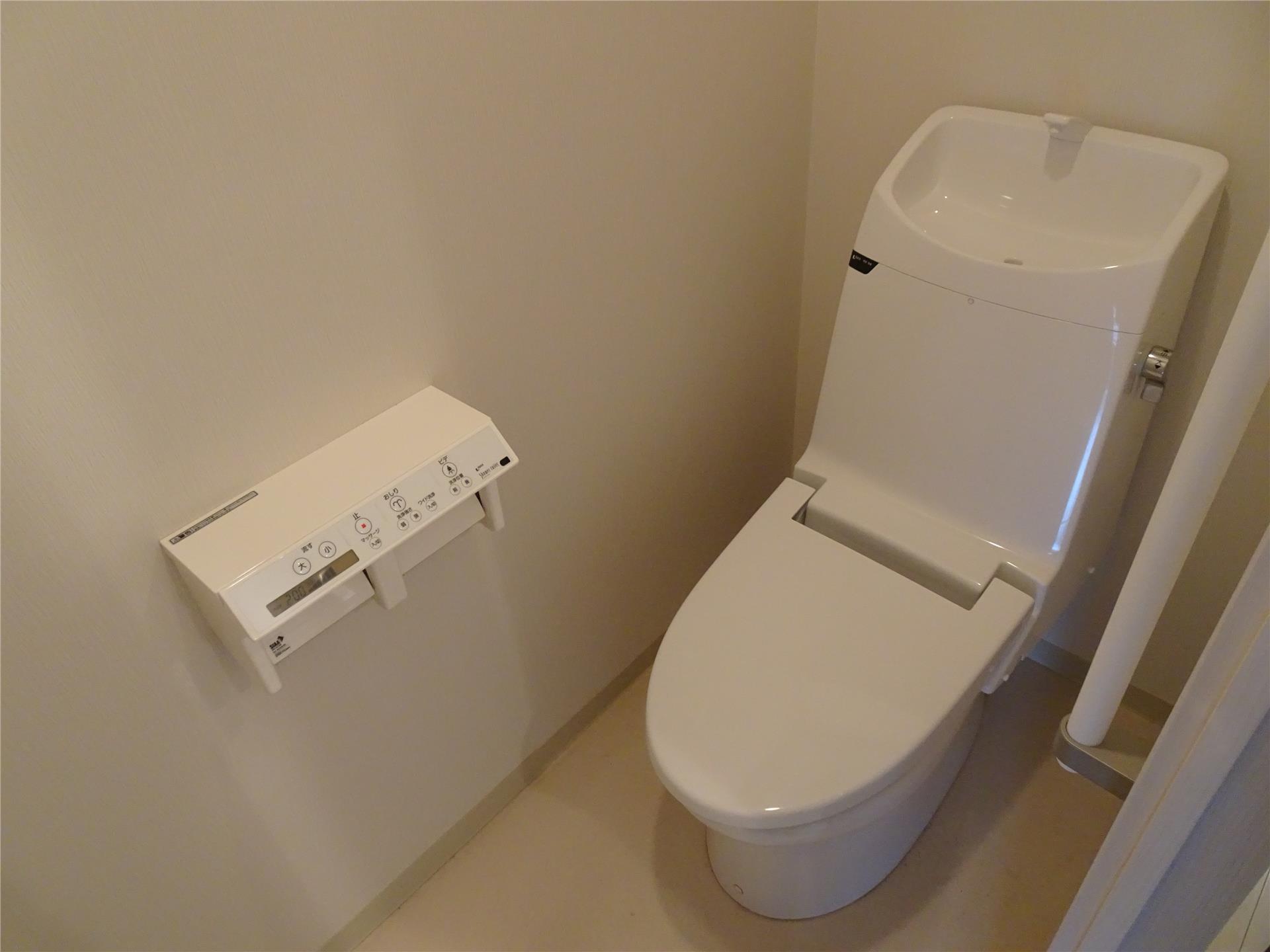 トイレ　ウォシュレット付の洋式トイレです♪