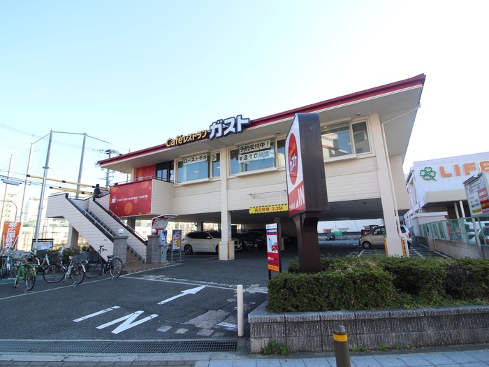 飲食店　ガスト（飲食店）まで325m