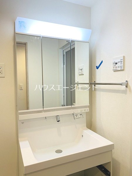 洗面設備　独立洗面台です。※参考画像