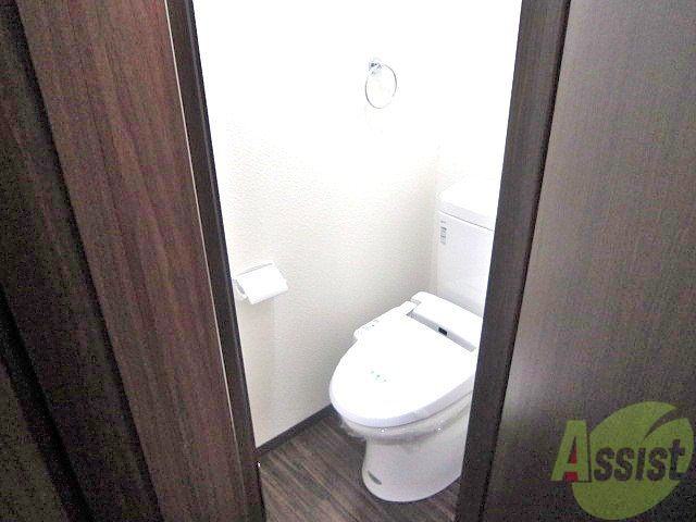 トイレ　トイレは洗浄機能付便座です。ちょっと贅沢～