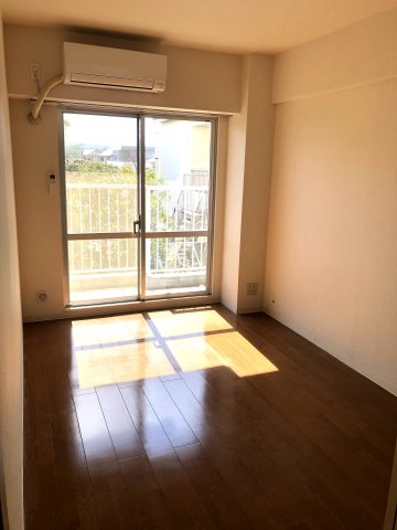 居室・リビング　別部屋の写真になります