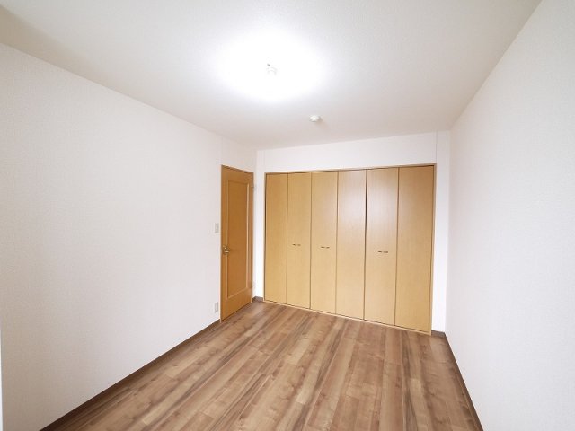 その他部屋・スペース　落ち着いて過ごせるお部屋なので、寝室にいかがでしょうか