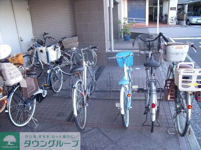 その他共有部分　屋根付きの自転車置場です