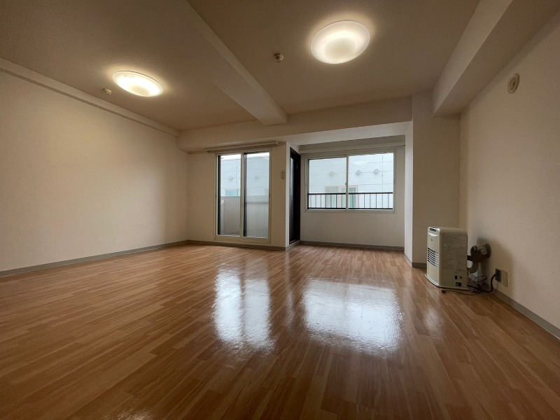 居室・リビング　広くてキレイなお部屋が広がっていて、充実した生活が送れそう。