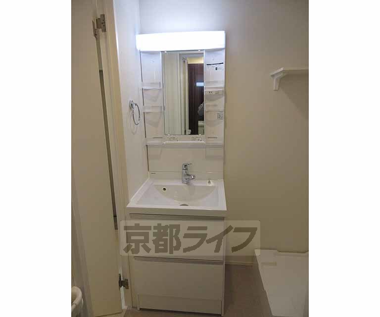 洗面設備　大きな洗面台付き