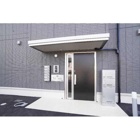 その他　共用エントランスにはオートロックあり