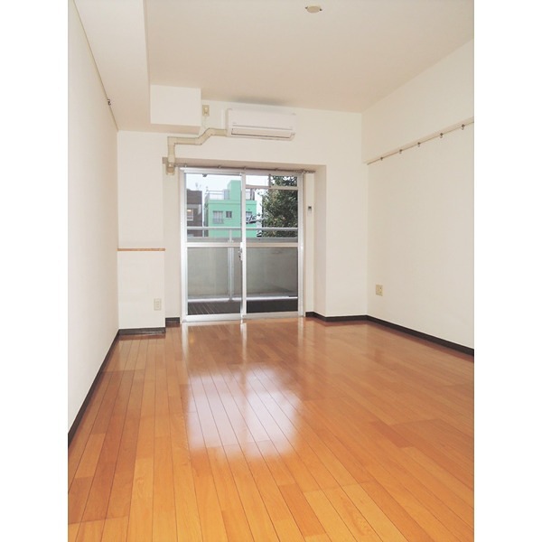 居室・リビング　8.9帖のフローリングのお部屋です☆