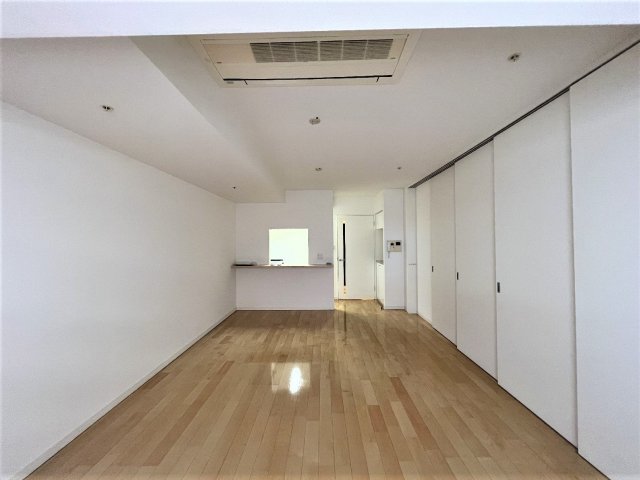 居室・リビング　※別部屋の参考写真です。