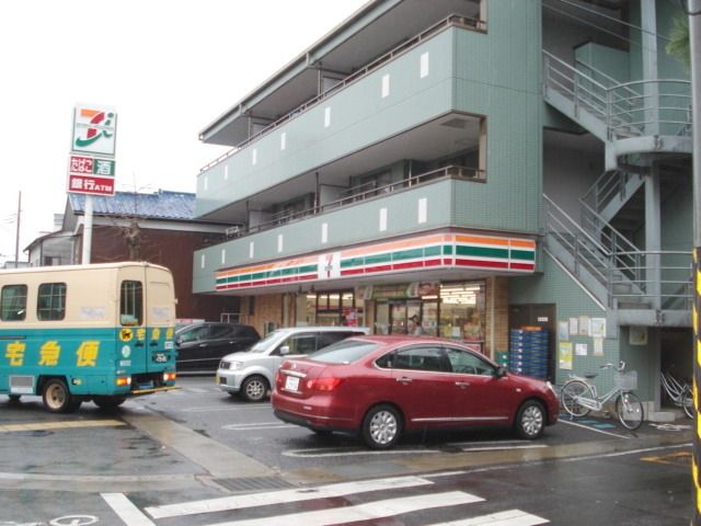 コンビニ　セブンイレブン平塚見附町店（コンビニ）まで297m