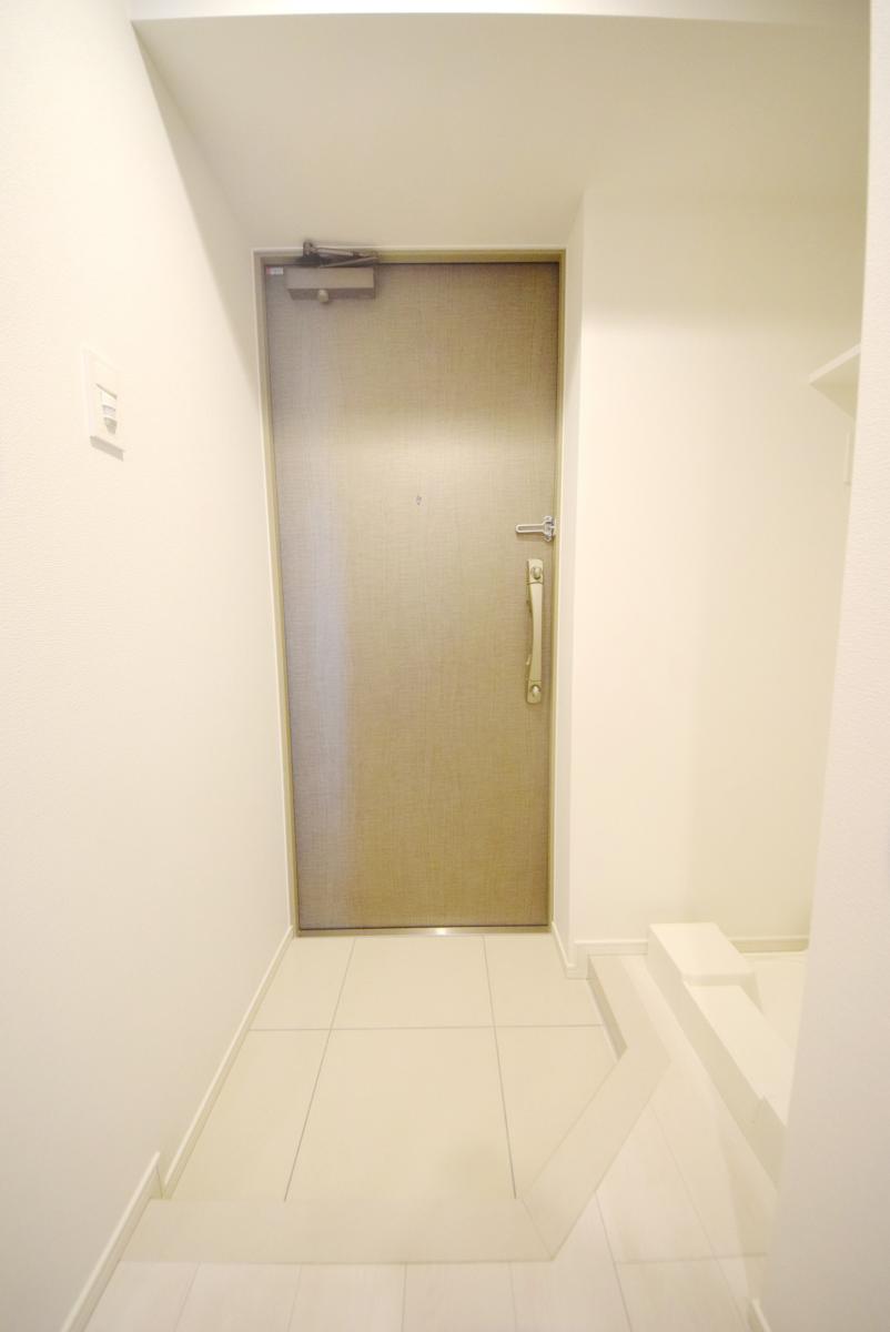 玄関　※別部屋の参考写真です。