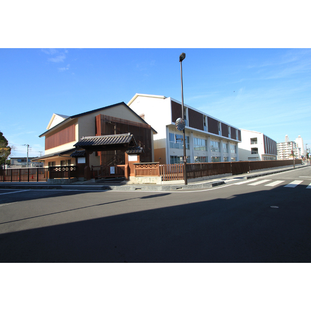 小学校　土浦市立土浦小学校（小学校）まで960m