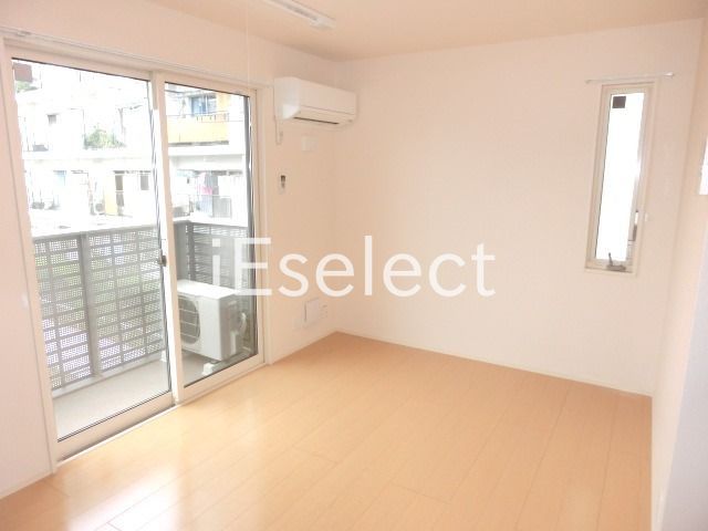 居室・リビング　二面採光で明るいお部屋です