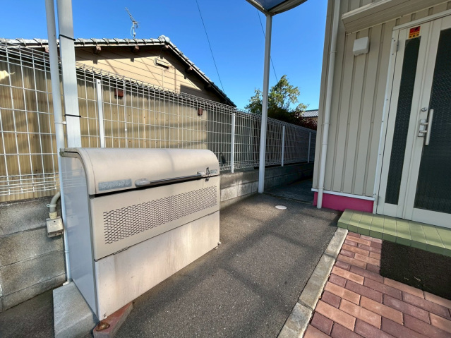 駐車場　駐車場があるので、車を買う予定の方も安心です