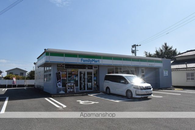 コンビニ　ファミリーマート（コンビニ）まで506m
