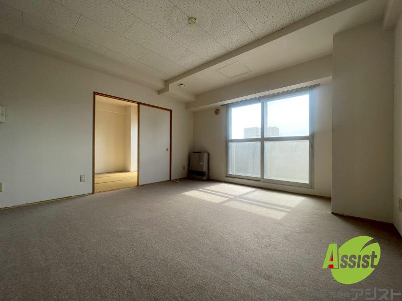 居室・リビング　広くてキレイなお部屋が広がっていて、充実した生活が送れそう。