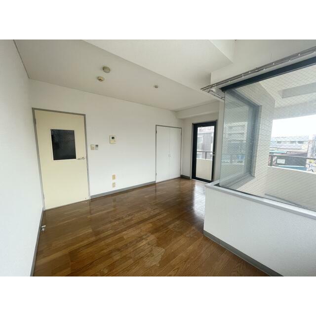 居室・リビング　※別部屋参考写真です
