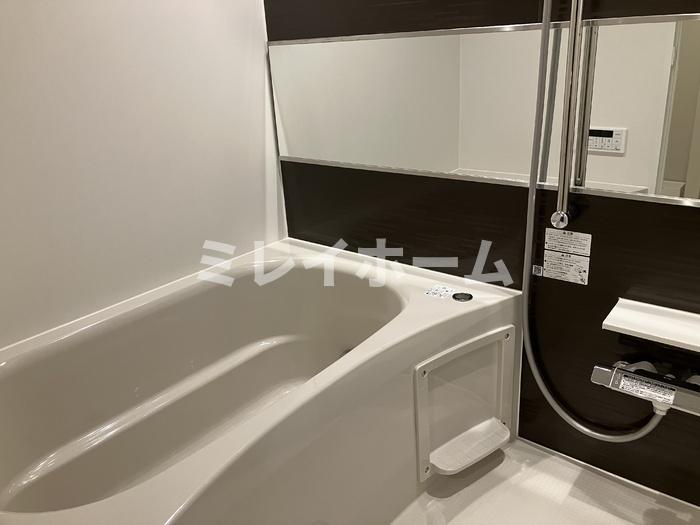 バス・シャワールーム　同建物内、別のお部屋の参考写真になります。