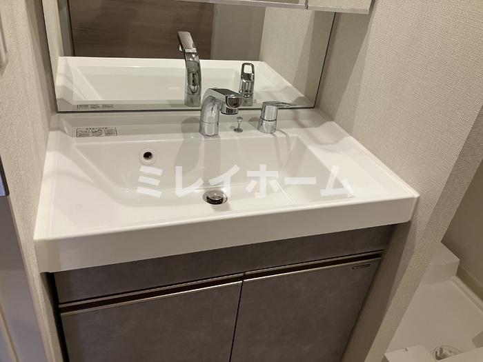 洗面設備　同建物内、別のお部屋の参考写真になります。