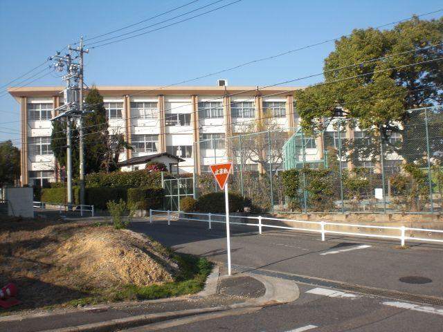 小学校　豊明市立三崎小学校（小学校）まで819m
