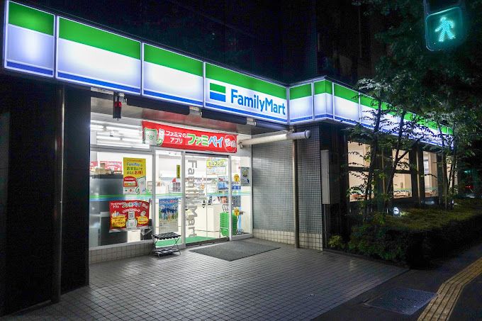 コンビニ　ファミリーマート 江戸川橋駅西店（コンビニ）まで55m