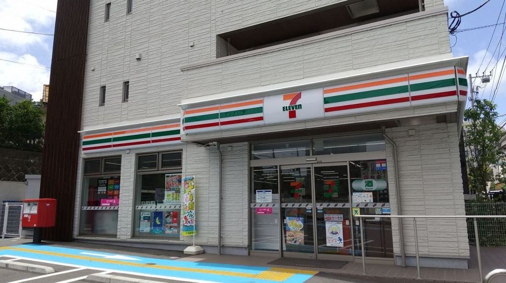 コンビニ　セブンイレブン大久保２丁目店（コンビニ）まで70m