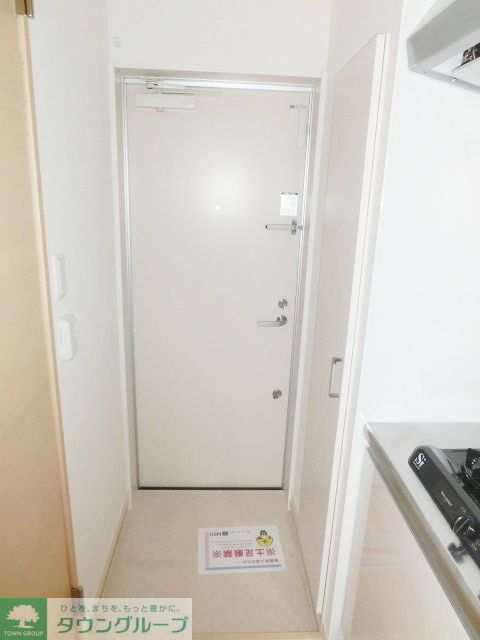 玄関　玄関は収納あります