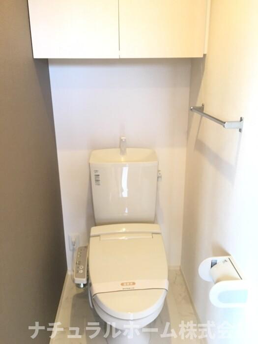トイレ　トイレ上にも収納あり！