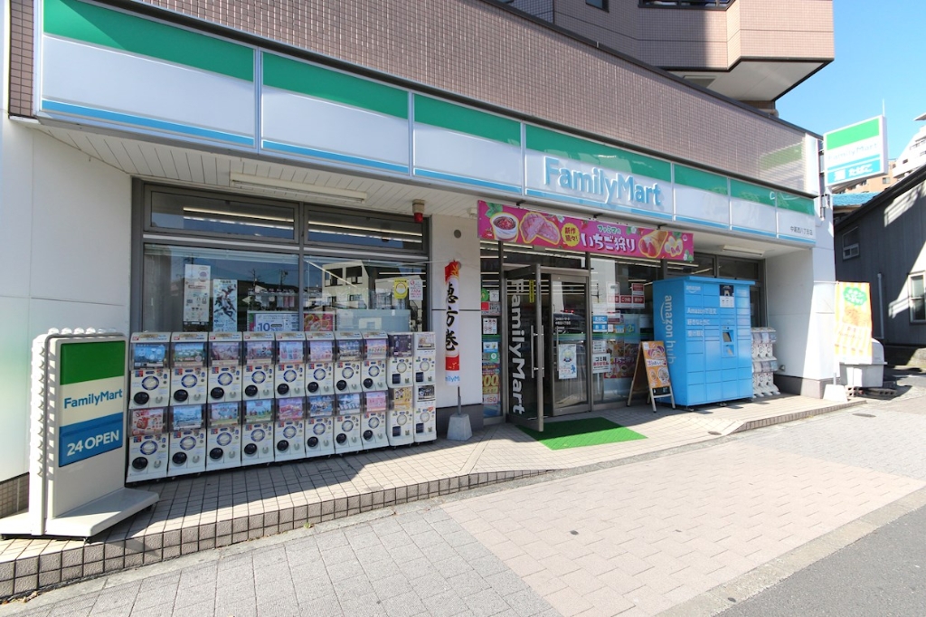 コンビニ　FamilyMart 中葛西八丁目店（コンビニ）まで118m