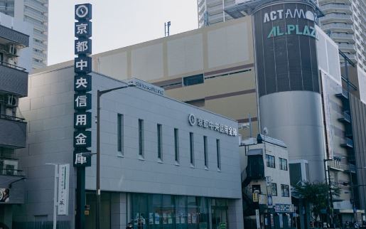 銀行　京都中央信用金庫高槻駅前支店（銀行）まで311m