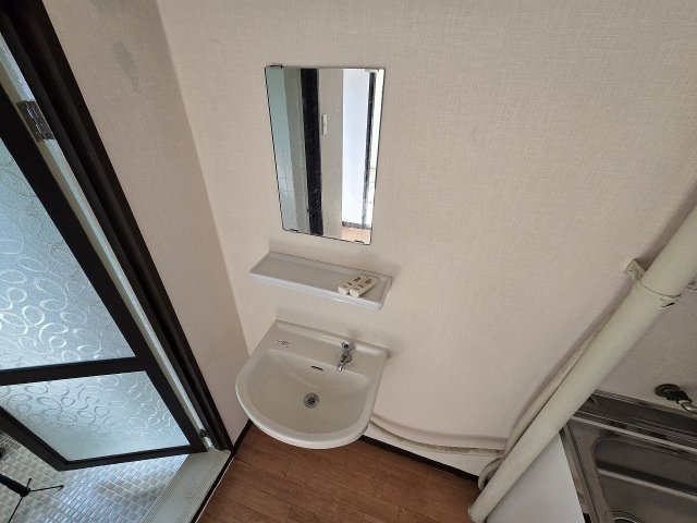 洗面設備　脱衣スペースもあります