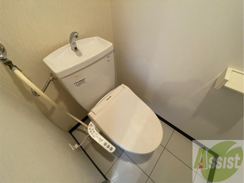 トイレ　ウォシュレット機能がついたトイレ。安心して使用できますね。