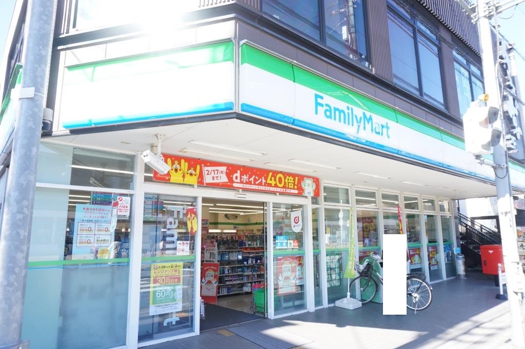 コンビニ　ファミリーマート あすまや与野本町駅前店（コンビニ）まで379m