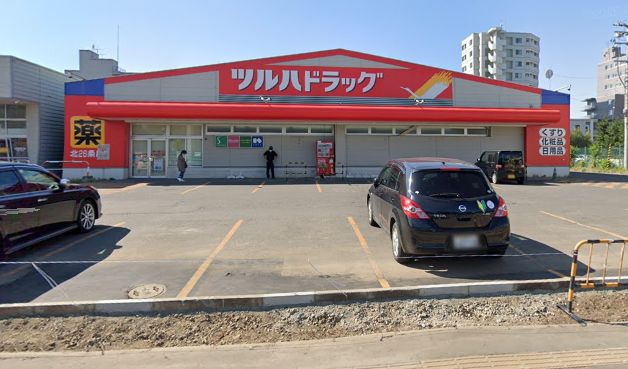 ドラックストア　ツルハドラッグ北26条店（ドラッグストア）まで317m