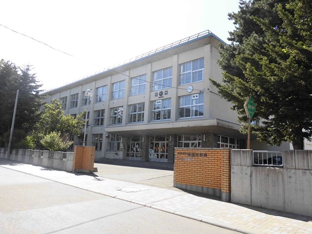 中学校　札幌市立啓明中学校（中学校）まで762m