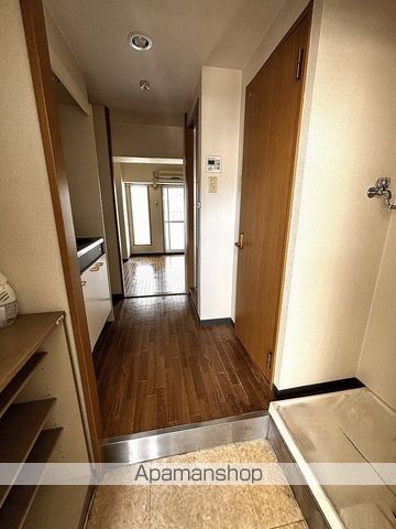 地下鉄谷町線 東梅田駅 徒歩5分 12階建 築24年の玄関写真