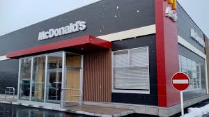 飲食店　マクドナルド菊水元町店（飲食店）まで744m