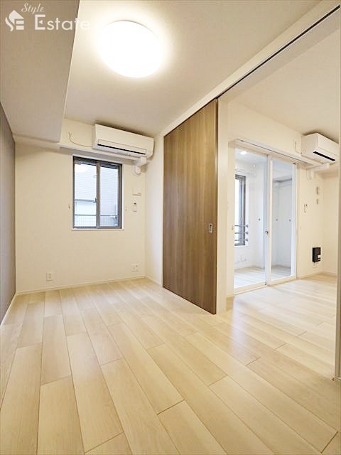 地下鉄東山線 上社駅 徒歩23分 3階建 築4年の居間写真
